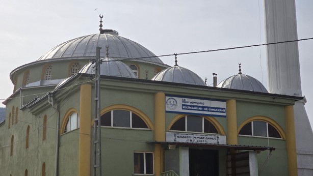 Foto - Tokat'ta 70 yaşındaki dede, cami kubbesine tırmandı! Sebebini duyan 'yok artık' dedi! Sen ne yaptın böyle Yücel dede