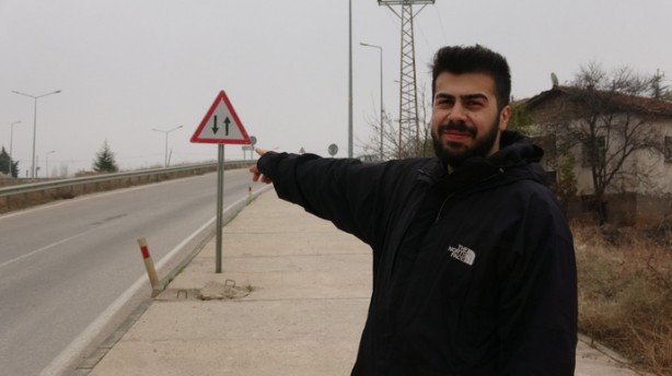 Foto - Tokat'ta çevre yolunun yanındaki levhayı gören sürücüler şaşıp kaldı! Yolun yarısına gelince… Meğer…