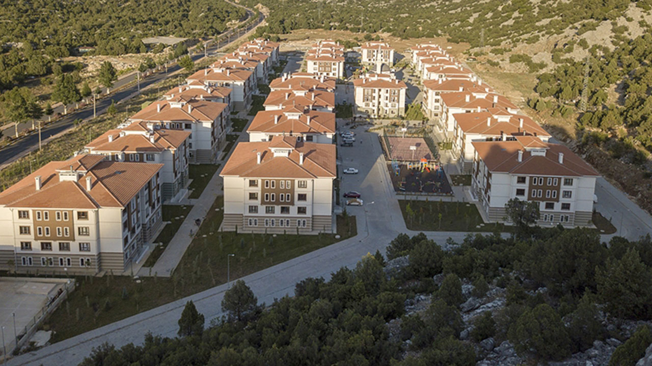 Foto - TOKİ Türkiye'ye ilan etti! 12.105 TL taksitle ev sahibi olma imkanı