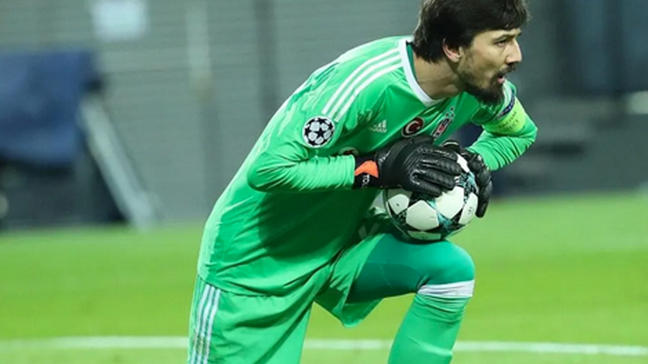 Foto - Tolga Zengin’den gündemi sarsacak hareket! Milli kalecinin yaptığına bak ayıp yahu ayıp…