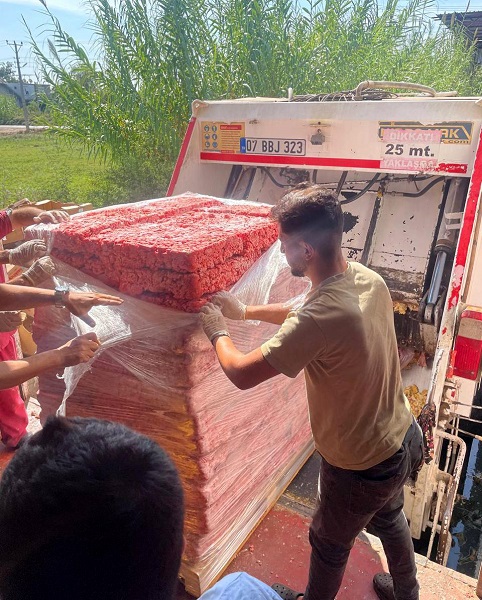Foto - Tonlarca bozuk ürün! Son tüketim tarihi geçmiş ürünleri bakın nereye satacaklardı
