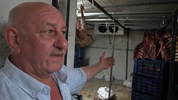 Foto - Tonlarca et imha edildi! Kurbanlık dana yerine sosis teslim aldılar