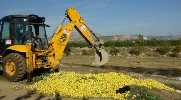 Foto - Tonlarcası dere yatağına döküldü... Yok böyle vicdansızlık!