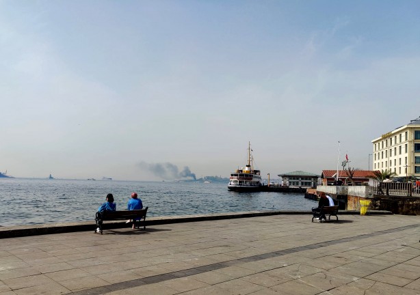 Foto - Topkapı Sarayı surlarından dumanlar yükseldi