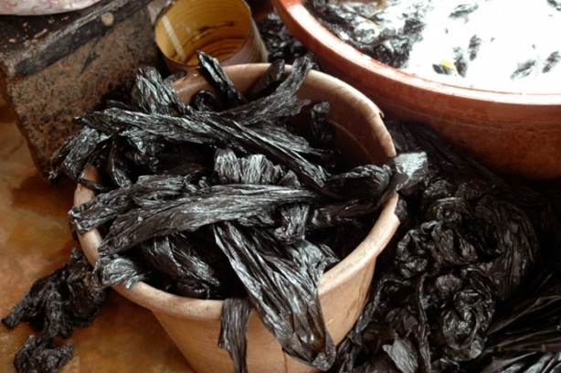 Topladıkları çöplerden bakın ne yapıyorlar!