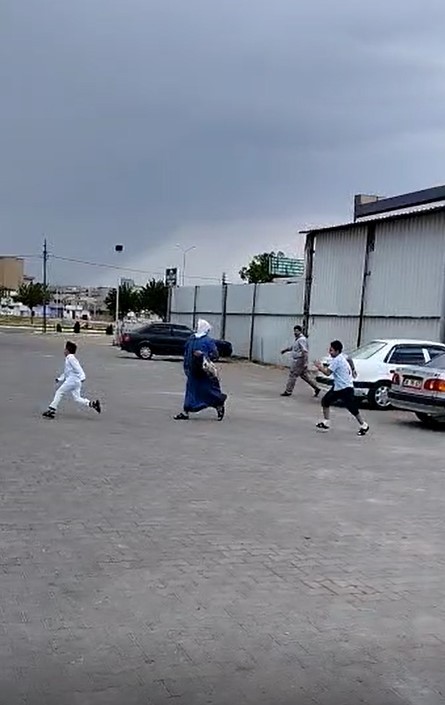 Foto - Toplu sünnetten kaçan çocuğu yakalamak için herkes seferber oldu