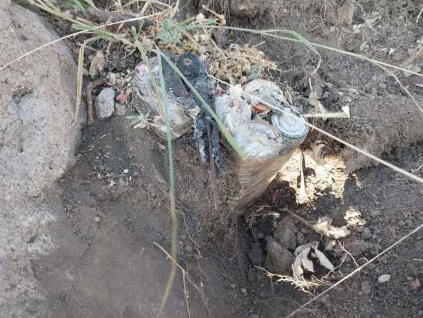 Foto - Toprağa gömülü halde 55 kilo EYP ele geçirildi