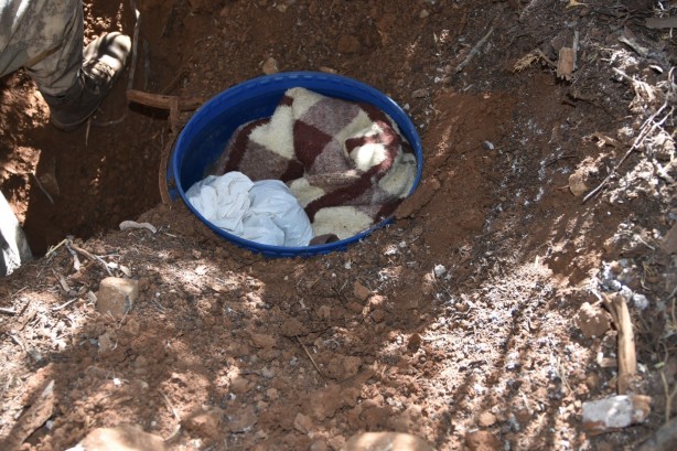 Toprağa gömülü vaziyette ele geçirilenler şoke etti!