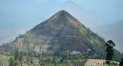 Foto - Toprağın altında gömülü olarak bulundu! Ekipler apar topar bölgeye gidip Türkiye'yi işaret etti