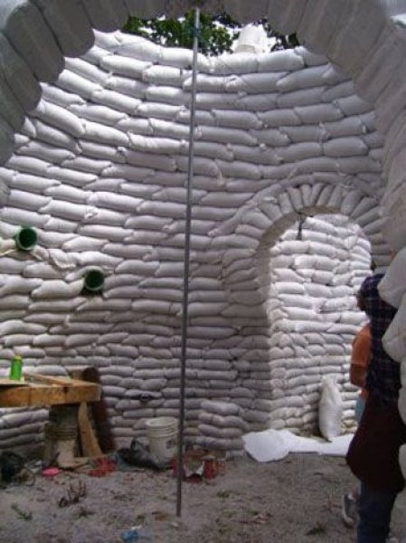 Foto - Toprak çuvallardan yapılan muhteşem ev