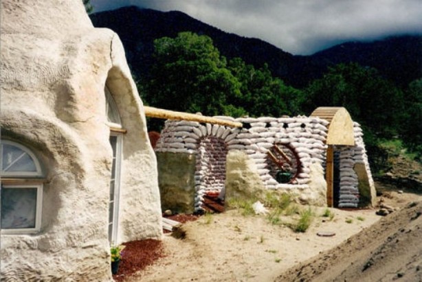 Foto - Toprak çuvallardan yapılan muhteşem ev