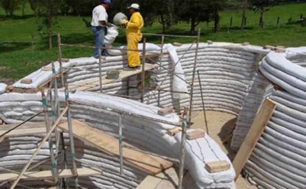 Foto - Toprak çuvallardan yapılan muhteşem ev