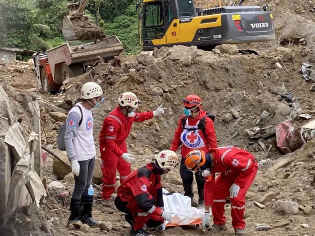 Toprak kayması felaketi! 60'ın üstünde ölü var