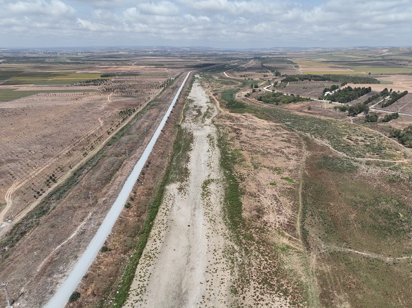 Foto - Topraklar çatladı, kuraklık kapıya dayandı! Büyükçekmece Gölü'nde korkutan manzara