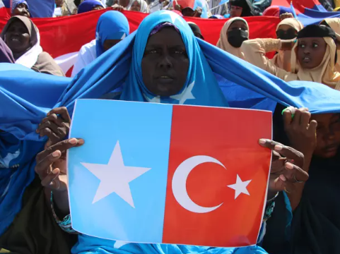 Foto - Topraklarından fışkıran petrolü Türkiye'ye teklif eden ülke ilan etti: Ankara ile anlaştık