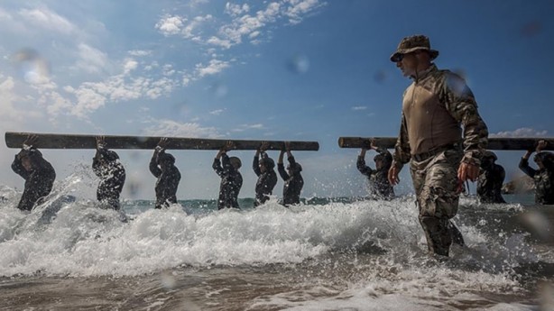 Foto - Topraklarından fışkıran petrolü Türkiye'ye teklif eden ülke ilan etti: Ankara ile anlaştık