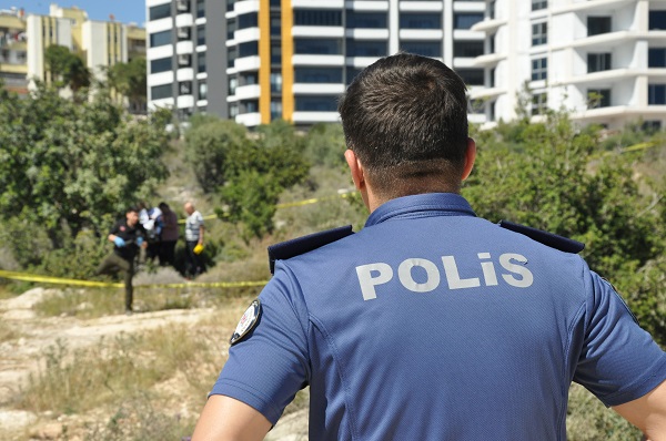 Foto - Topraktan öyle bir şey çıktı ki! Fidan dikmeye gitti hayatının şokunu yaşadı