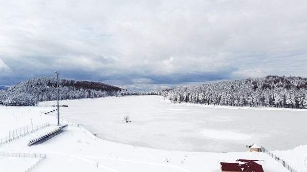 Topuk Yaylası Göleti buz tuttu 
