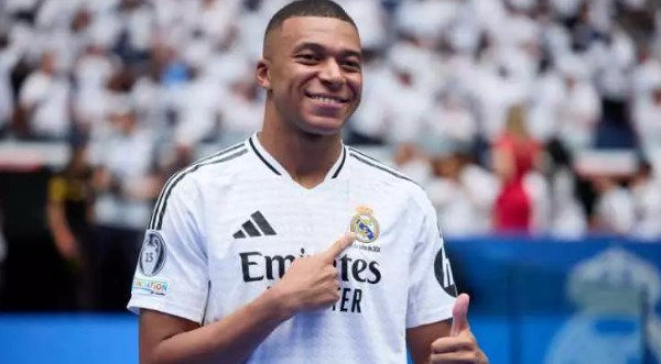 Foto - Topun peşinden giden milyonlarca dolarlar! İşte çuvalla para harcayan takımlar