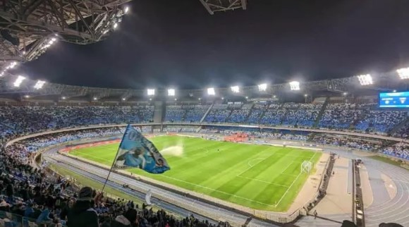 Foto - Topun peşinden giden milyonlarca dolarlar! İşte çuvalla para harcayan takımlar