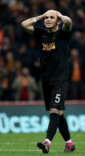 Foto - Torreira'nın oynamama sebebi yoksa bu mu? O teklif ortaya çıktı!