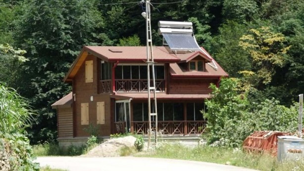 Foto - 'Tosuncuk'ta Giresun detayı... Dere yatağına kaçak villa yaptırmış