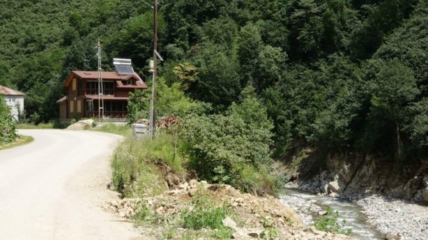 Foto - 'Tosuncuk'ta Giresun detayı... Dere yatağına kaçak villa yaptırmış