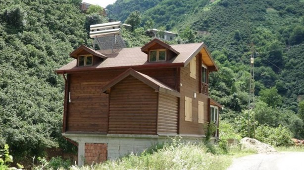 Foto - 'Tosuncuk'ta Giresun detayı... Dere yatağına kaçak villa yaptırmış