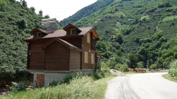 Foto - 'Tosuncuk'ta Giresun detayı... Dere yatağına kaçak villa yaptırmış