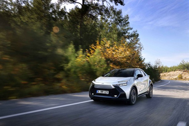 Foto - Toyota C-HR Hybrid ikinci nesliyle satışa sunuldu! Peki fiyatı ne kadar?