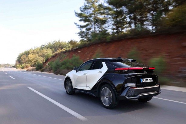 Foto - Toyota C-HR Hybrid ikinci nesliyle satışa sunuldu! Peki fiyatı ne kadar?
