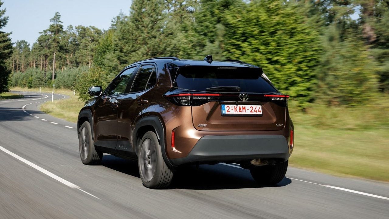 Foto - Toyota Yaris Cross Hybrid yenilendi! Şehirli SUV artık çok daha iddialı! Görenler bir daha bakıyor