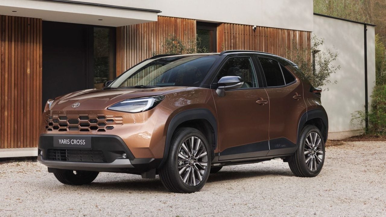 Foto - Toyota Yaris Cross Hybrid yenilendi! Şehirli SUV artık çok daha iddialı! Görenler bir daha bakıyor