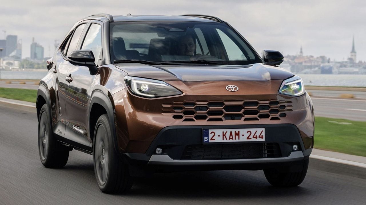 Foto - Toyota Yaris Cross Hybrid yenilendi! Şehirli SUV artık çok daha iddialı! Görenler bir daha bakıyor
