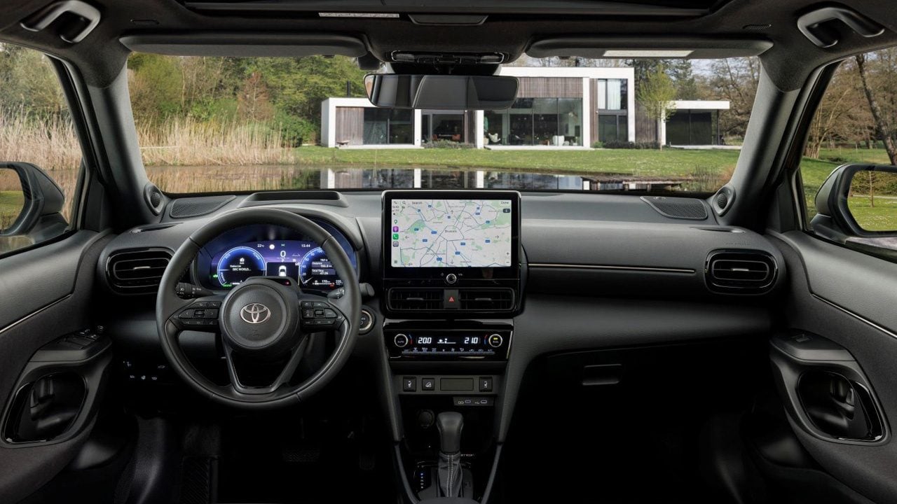 Foto - Toyota Yaris Cross Hybrid yenilendi! Şehirli SUV artık çok daha iddialı! Görenler bir daha bakıyor