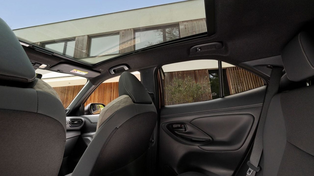 Foto - Toyota Yaris Cross Hybrid yenilendi! Şehirli SUV artık çok daha iddialı! Görenler bir daha bakıyor