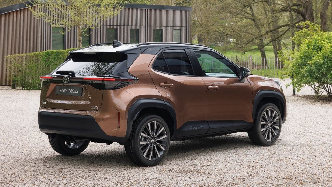 Foto - Toyota Yaris Cross Hybrid yenilendi! Şehirli SUV artık çok daha iddialı! Görenler bir daha bakıyor