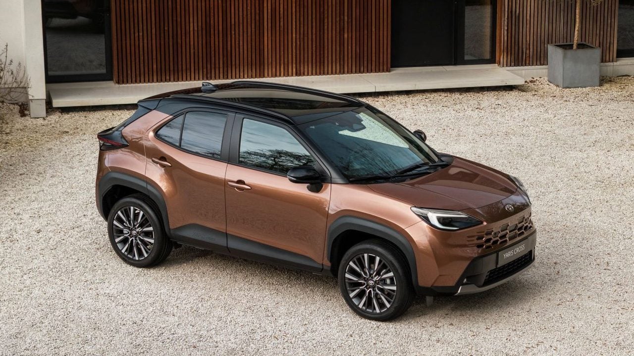 Foto - Toyota Yaris Cross Hybrid yenilendi! Şehirli SUV artık çok daha iddialı! Görenler bir daha bakıyor