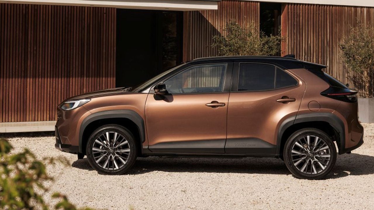 Foto - Toyota Yaris Cross Hybrid yenilendi! Şehirli SUV artık çok daha iddialı! Görenler bir daha bakıyor