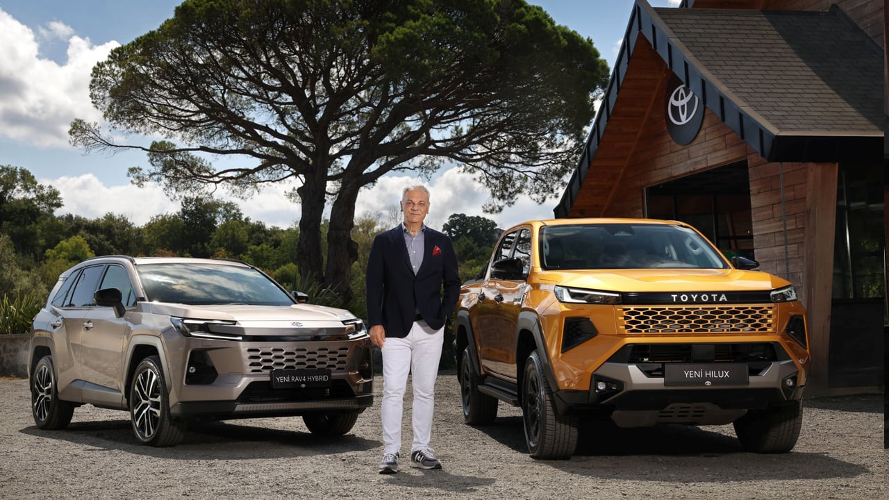 Toyota’dan Türkiye’ye iki ikon birden! Yeni Hilux satışa sunuldu! 6’ncı nesil RAV4 için geri sayım başladı!
