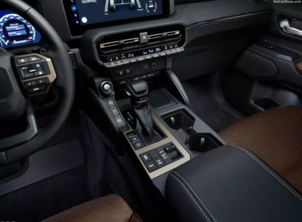 Foto - Toyota'nın amiral gemisi Land Cruiser Prado örtüsünü kaldırdı! Türkiye'ye de gelecek