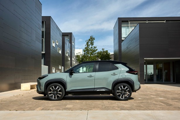 Foto - Toyota’nın sevilen modelleri şehre indi! Rakipleri sol şeridi boş bıraktı! Yeni Yaris Hybrid ve Yaris Cross Hybrid’in fiyatı ne kadar? 