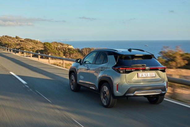 Foto - Toyota’nın sevilen modelleri şehre indi! Rakipleri sol şeridi boş bıraktı! Yeni Yaris Hybrid ve Yaris Cross Hybrid’in fiyatı ne kadar? 