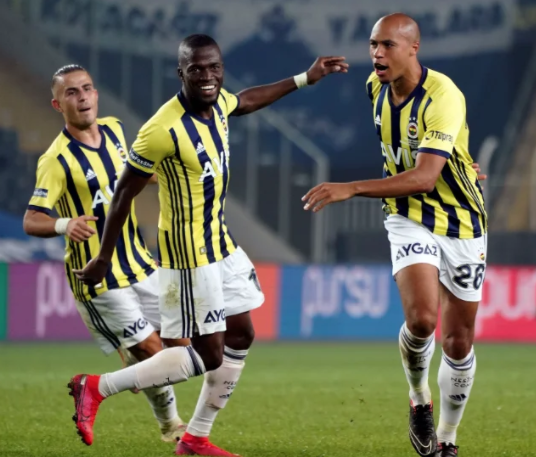 Foto - Trabzon isyanda! ‘Bir gitse şükür namazı kılınır’