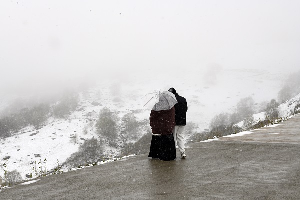 Foto - Trabzon yayalarında mayıs ayında kar manzaraları