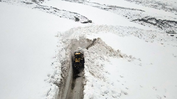 Foto - Trabzon yayalarında mayıs ayında kar manzaraları