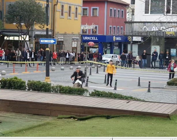 Foto - Trabzon'da akılalmaz olay! Polisin tedbirini hiçe saydı şüpheli çantayı eliyle açtı