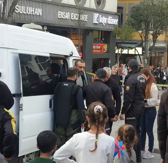 Foto - Trabzon'da akılalmaz olay! Polisin tedbirini hiçe saydı şüpheli çantayı eliyle açtı