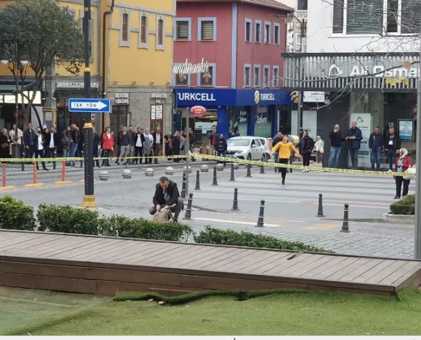 Foto - Trabzon'da akılalmaz olay! Polisin tedbirini hiçe saydı şüpheli çantayı eliyle açtı