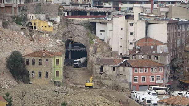 Trabzon'da böylesi görülmedi! Otopark bakın nereye bağlanacak